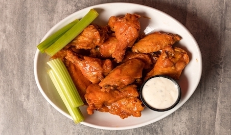 Chicken,Wings,With,Celery,And,Blue,Cheese,Dressing